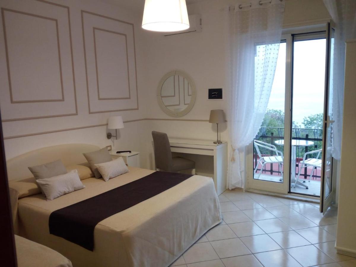Mini Hotel - Angolo Di Paradiso - Pozzuoli Ngoại thất bức ảnh